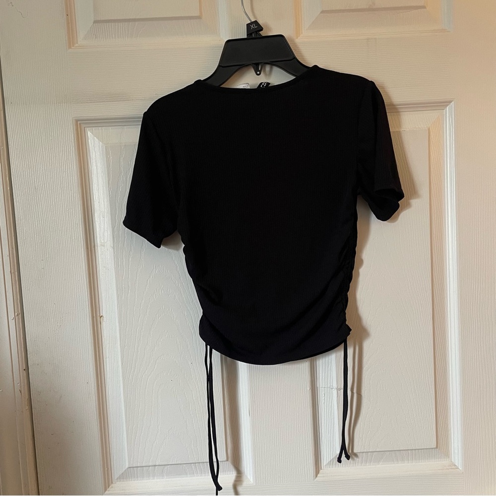 Black Short Sleeve Cinched Side Top